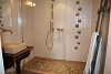 La salle de bain avec douche